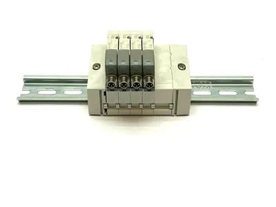 SS5Y3-45-04D-N7 | SMC  Stacking Manifold w/ SY3140-5WOZ Solenoids - Used