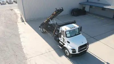 New | in-Stock 2025 MACK MD6 Hooklifts & Roll-Offs Texas US | Roll Off Truck World #1491908
