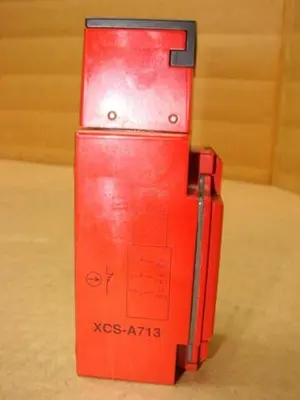 USED TELEMECANIQUE XCS-A713