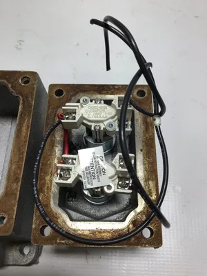 Crouse-Hinds M01/EDS215 Start Stop Push Button Station