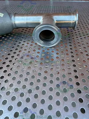 USED GEMU 554/40/D55345 PNEUMATIC ANGLE SEAT GLOBE VALVE W/ 1 1/2" SANITARY FITTING