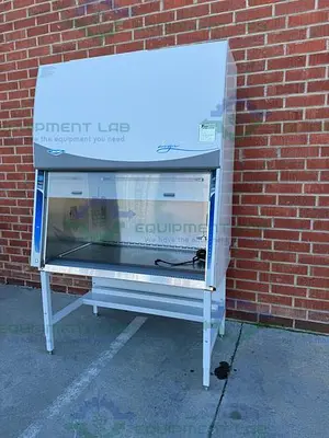 USED LABCONCO 302419000  LOGIC PLUS SERIES BIOSAFETY CABINET 4 FT CLASS II TYPE A2