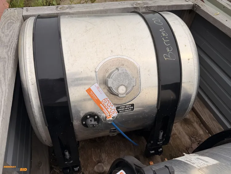 Used DTNA 60 GALLON FUEL TANK WITH STRAPS.  CAME OF WESTERN STAR Automotive Parts Michigan US | Miedema Asset Management Group #1357555