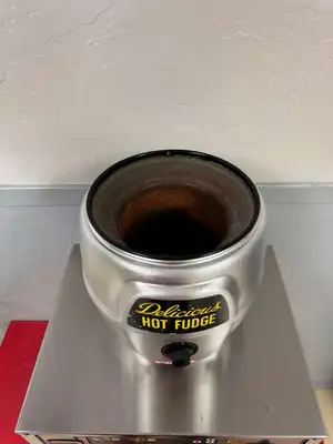 Used Helmco Used Vintage Helmco Hot Fudge Topping Warmer Dispenser 120V 350W Countertop Display Warmers Illinois US | Falcon Restaurant Supply #1375077