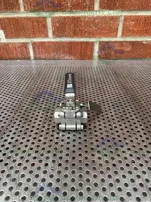 USED SVF -F. C. I. R86666ATSE COMPRESSION BALL VALVE W/ 1/4" THREADED FITTING 1500PSI
