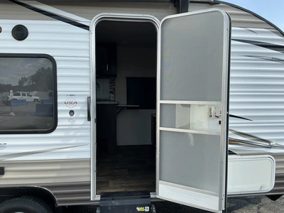 Used 2018 WILDWOOD XLITE Campers, Caravans, Motorhomes Michigan US | Miedema Asset Management Group #1423309