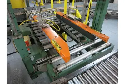 Signode case sealer, top/bottom seal w/ roller conveyors