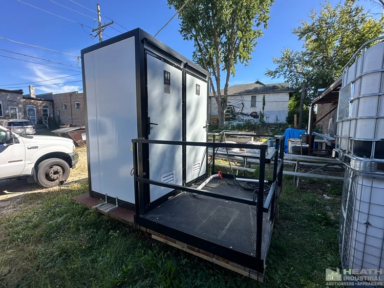 Used _UNKNOWN_ AGT PORTAJOHN MODEL DBTM 2023 EXECUTIVE REST ROOM 4 S/N DBTM20240194 W PLATFORM Buildings & Structures Illinois US | Heath Industrial Auction Services #1549920