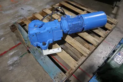 SIEMENS 2KJ1504-5FL13-9DM1-Z Gearmotor, 230/460, NEW UNIT STOCK HP136