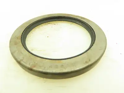 CR 29907 Double Lip Oil Seal 3.00 in Shaft, 4.003 in OD, 0.375 in Width Lot of 4