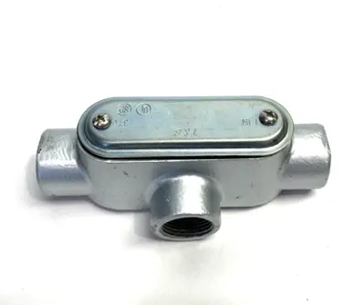 USED ABB THOMAS & BETTS T-STYLE CONDUIT OUTLET BODY 1" W/ GASKET & COVER