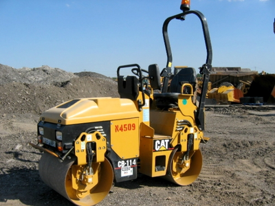USED 2005 Caterpillar CB-114