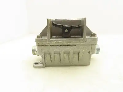 Square D 2510-KR2H Manual Motor Starting Switch 600V 30A 3PH Series B Rainproof