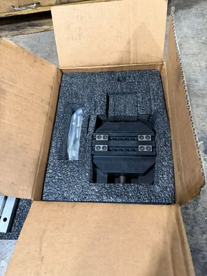 HAAS 5" Self-Centering Vise and Riser Kit Vises | CNC EXCHANGE (1)