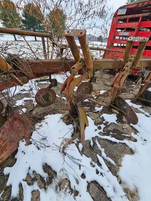 INTERNATIONAL 720 Plows | Iron Listing (9)