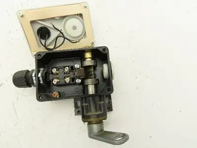 Siemens 38E7 160-1BD00-0A81 Rope Pull Grab Cable Switch 2-Way 3-Position 400V