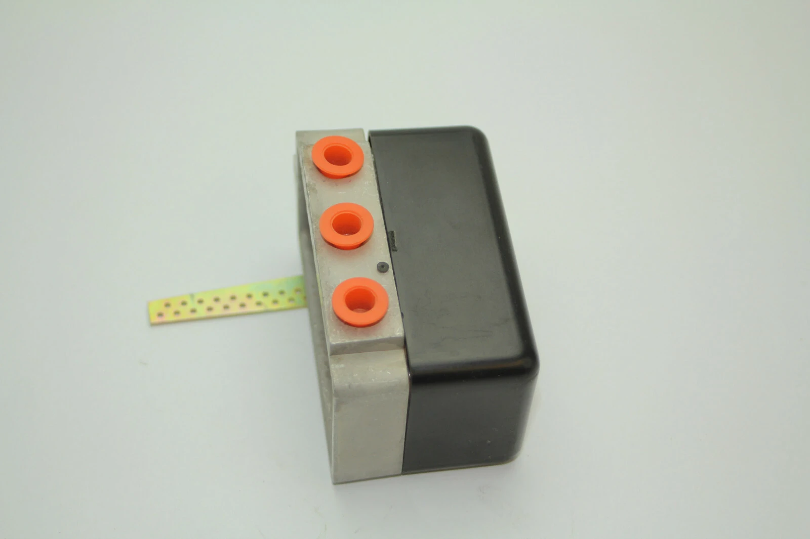 Used Johnson Controls V-9502 Parts (Hydraulics and Pneumatics) California US | Davliegogo LLC #1705525