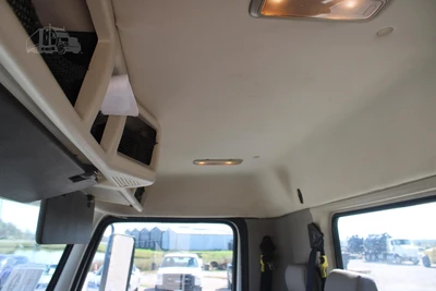 Used 2014 VOLVO VHD64B200 Cab Chassis trucks Texas US | Roll Off Truck World #1491961