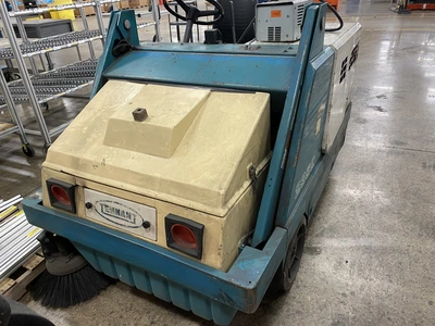 TENNANT 235EV Hoppers | Mohawk Machinery (4)