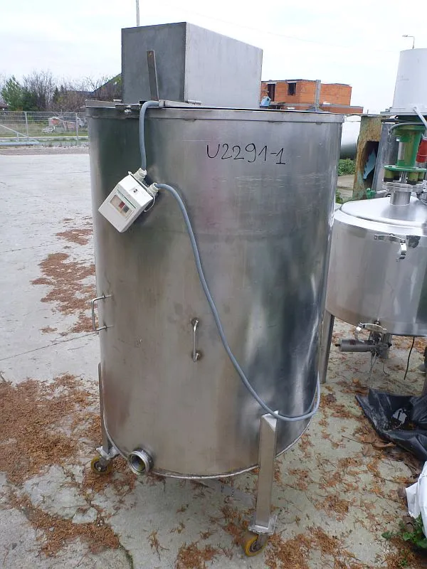 720 l vertical mixing tank on mobile wheels