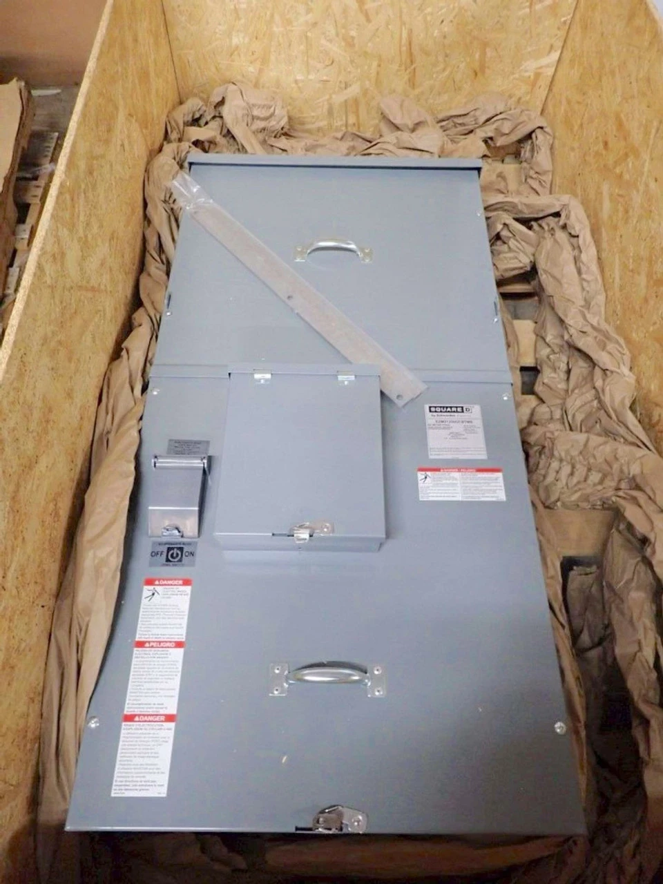 NEW SQUARE D EZM31200GCBTMS