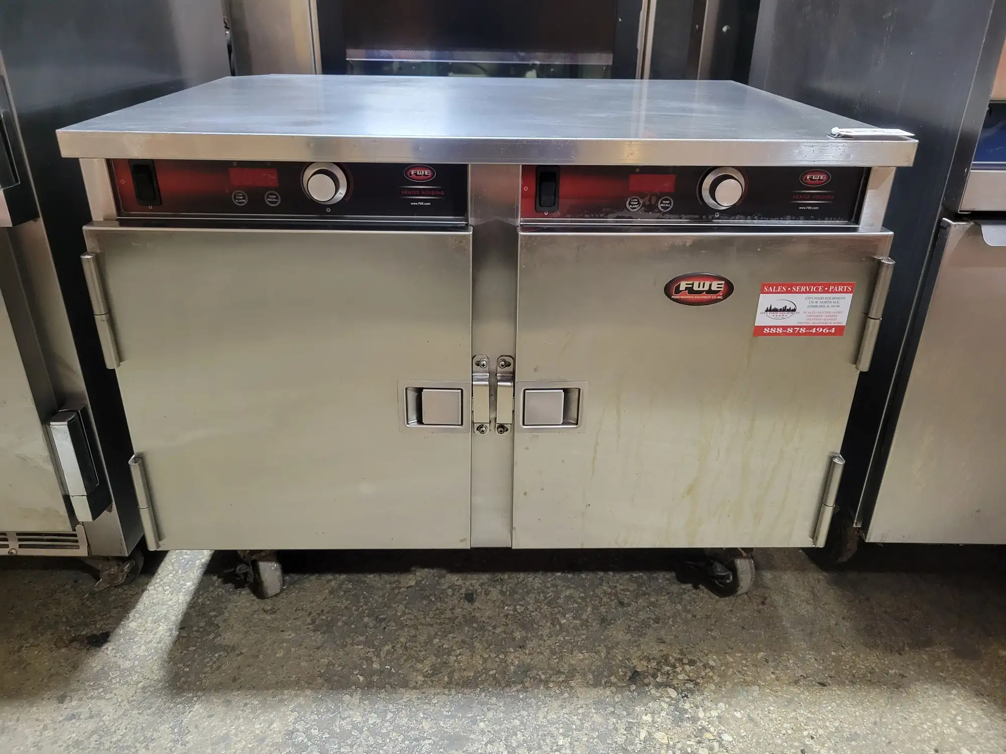 Used FWE HLC-10 Undercounter Insulated Mobile Heated Cabinet
