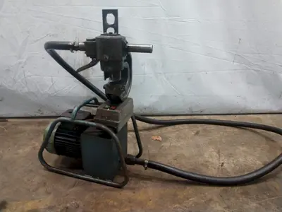 35 TON CLEVELAND PORTABLE HYDRAULIC PUNCH WITH POWER UNIT: STOCK #12521