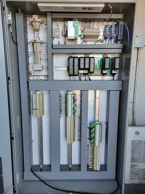 5kV Motor Control Center (MCC) Unit w/ (4) Breakers & (2) Load-Break Switches