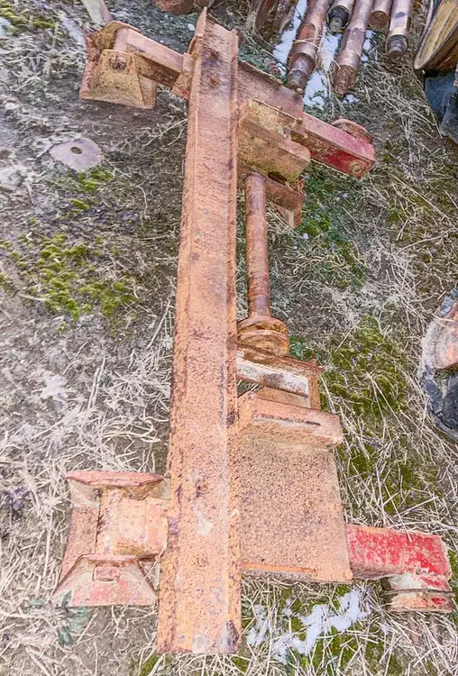 Used BUCYRUS ERIE SET OF 3 LEVELING JACKS FOR CABLE TOOL DRILL RIG Construction Equipment Parts Pennsylvania US | East West Machinery & Drilling #1417772