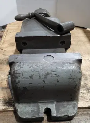 HEAVY DUTY MACHINIST VISE, 8.5IN JAW WIDTH