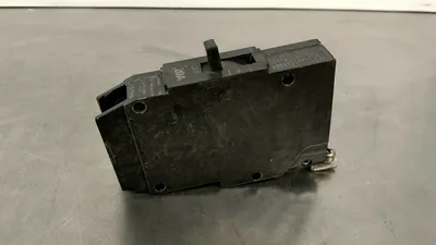 General Electric D716& Issue M-1068 Circuit Breaker 1P 20A 4D