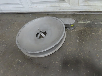 18" Distribution Deck with Discharge Spout for Screener Separator