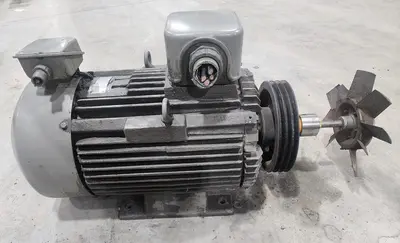 Motor off 300 TON KOMATSU L2M300-3BM / Hitachi 37 KW 4 Pole Type: TFO Form: KK 3 Phase Induction Motor