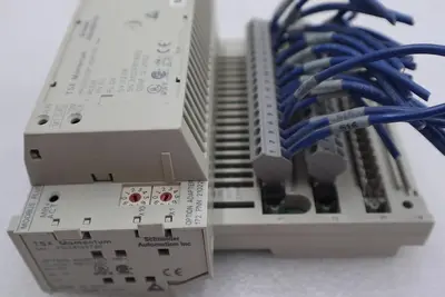 Schneider Electric 170ADM35010 PLC I/O Base 24VDC-16PT IN/OUT #4103