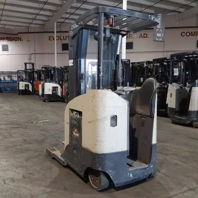 USED 2016 CROWN RR5725-45