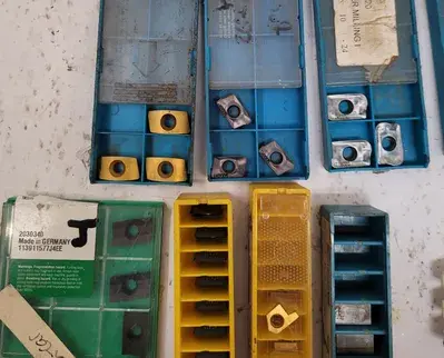 ASSORTED CARBIDE TOOLING, INSERTS, AND DRILL BITS KIT (VARIOUS MANUFACTURERS)