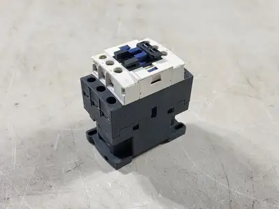 32 Amp, 3 Pole, 2 NO + 2 NC, 115 VAC Coil Contactor C05F7