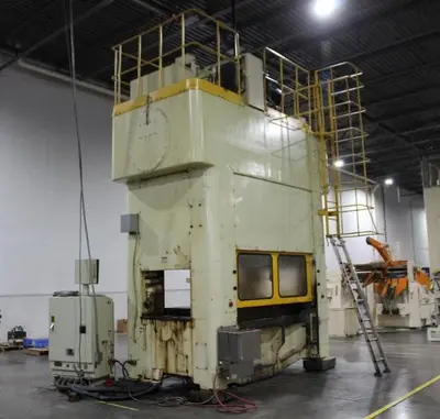 1999 KOMATSU L2M300-3BM Stamping Press | Levy Recovery Group (5)
