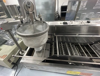 72-0343 Belshaw Mark II Donut Robot with Spinning Table