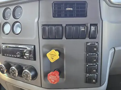 USED 2015 PETERBILT 579