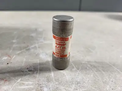 Disconnect Switch with 25 Amp Fuse