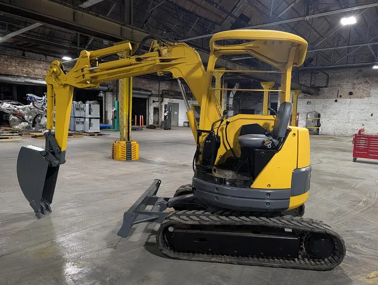 Used KOMATSU PC28UU Crawler Excavators - Mini Pennsylvania US | Global Equipment International, LLC #1427811