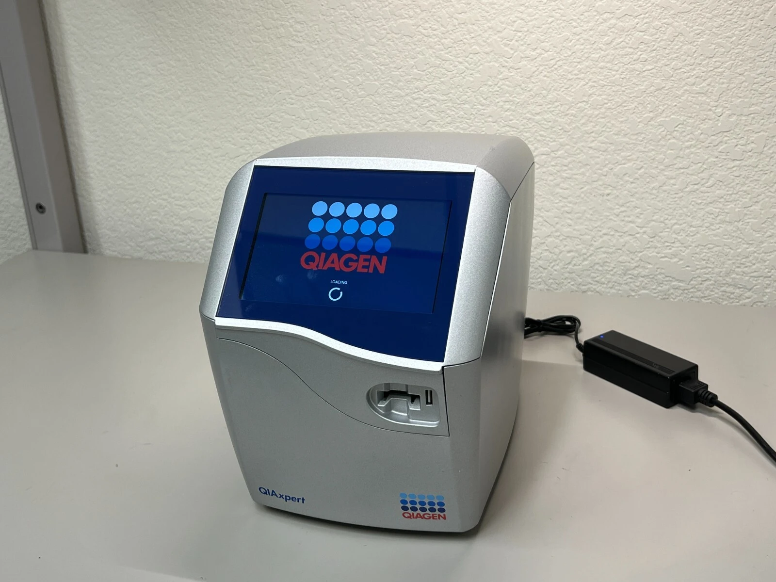 USED Qiagen QIAxpert