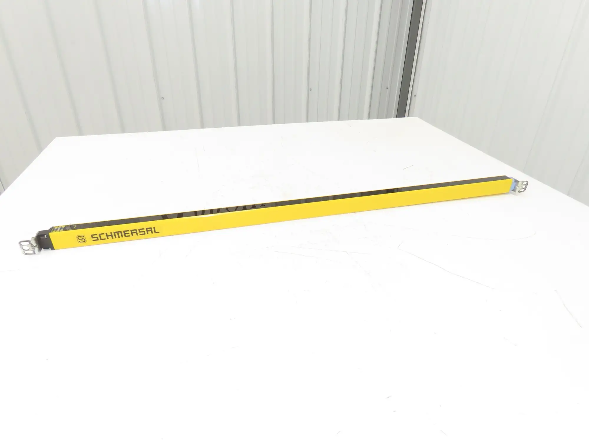 Schmersal SLC440-R-0890-14-01 Safety Light Curtain Receiver 890mm 24VDC 0.3-7m