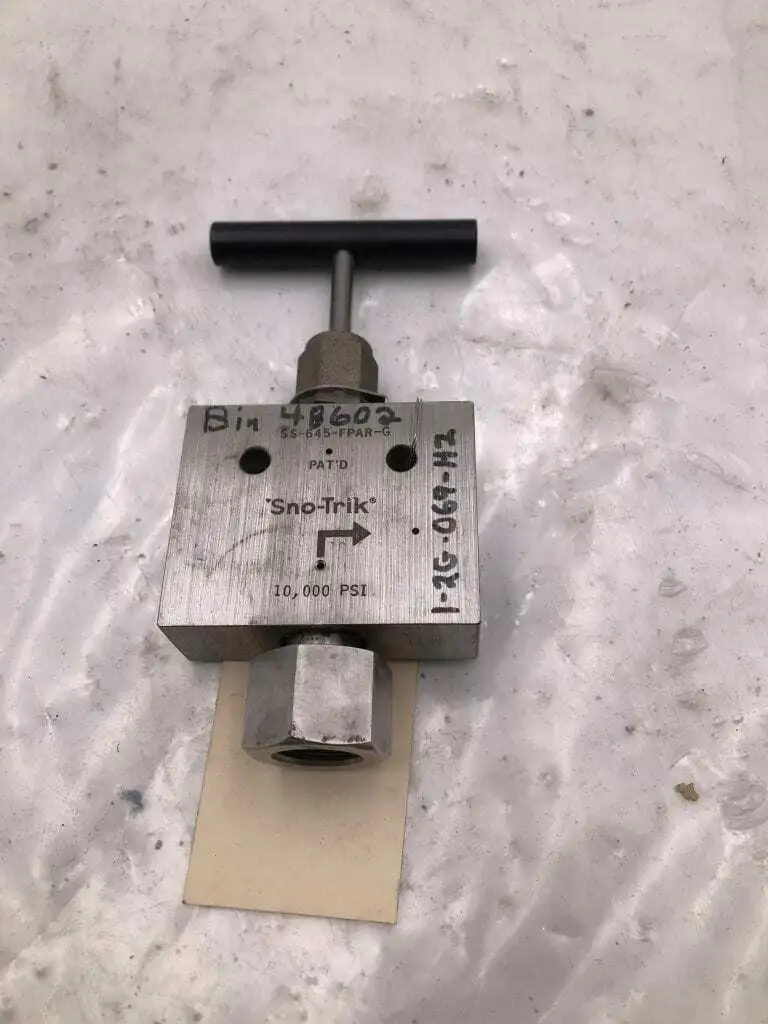Sno-trik SS-645-FPAR-G Stainless Steel Angle Needle Valve 10,000PSI