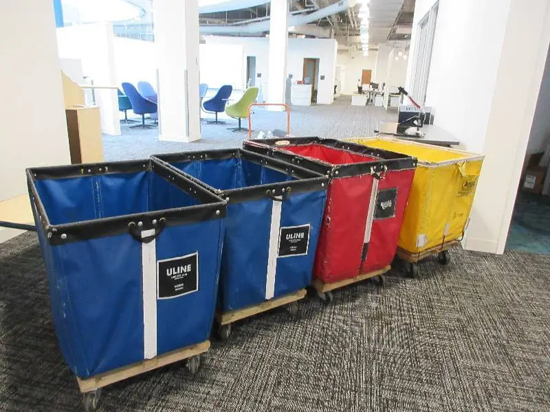 MOBILE, COMMERCIAL LAUNDRY  HAMPERS.