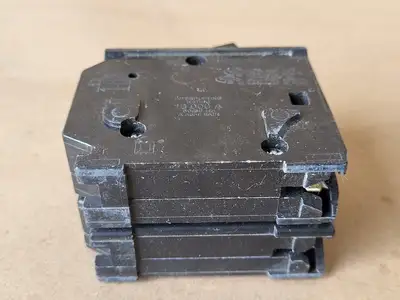 USED SCHNEIDER ELECTRIC CHOM215