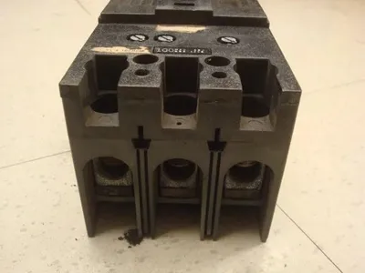 General Electric TFK236100 Circuit Breaker 100 Amps 600VAC Used