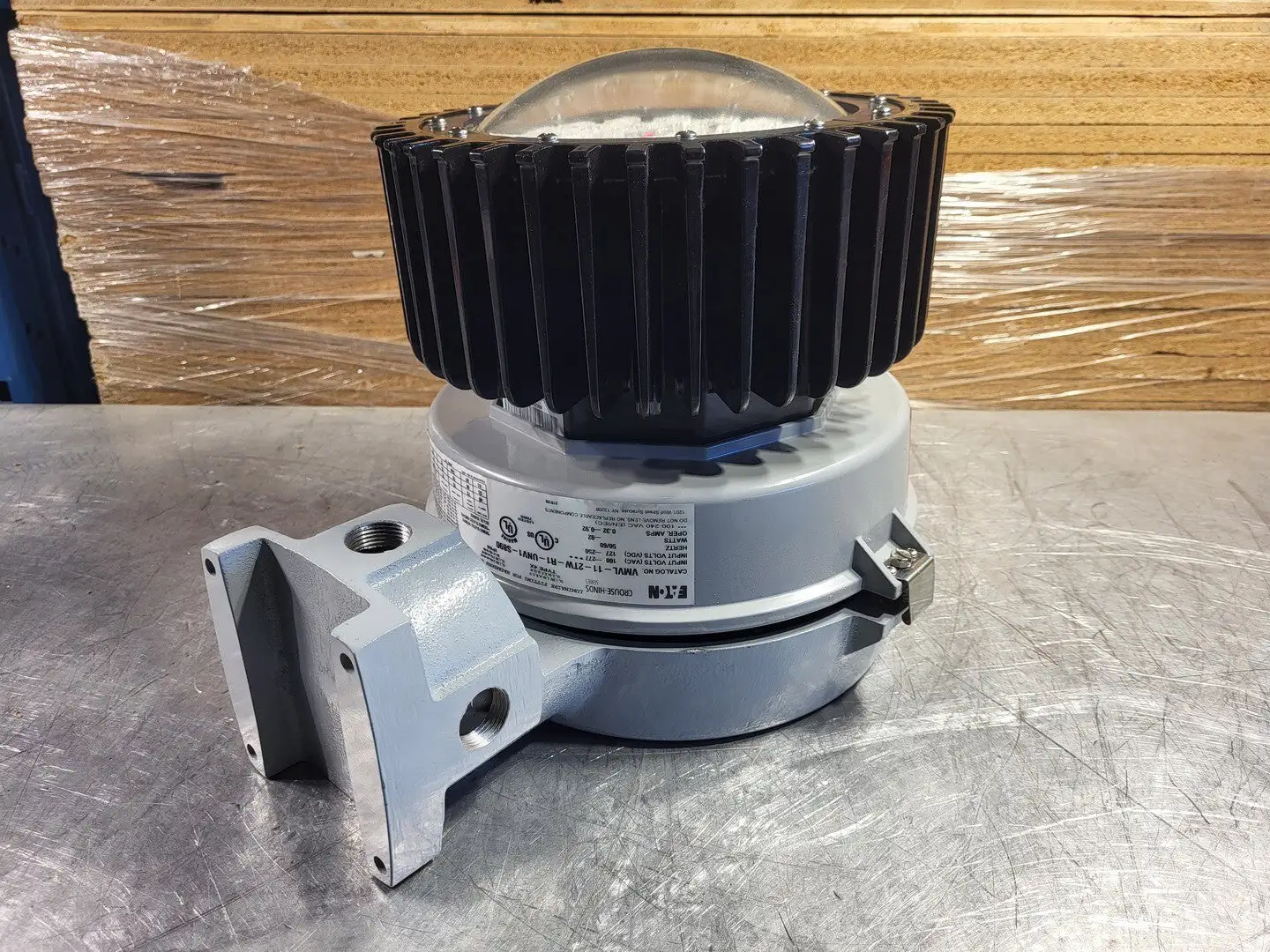 NEW CROUSE-HINDS VMVL-11-2TW-R1-UNV1-S890
