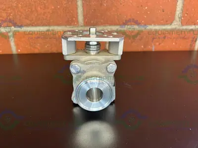 USED PBM S1HLE5X-D---34 STAINLESS STEEL BALL VALVE W/ 1" SANITARY FITTING
